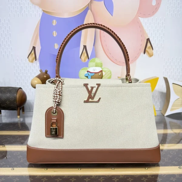 Sac Louis Vuitton Capucines week-end coloris camel toile — réplique