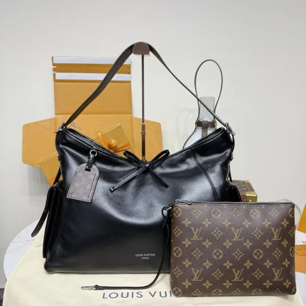Sac Louis Vuitton CarryAll voyage en coloris noir — réplique