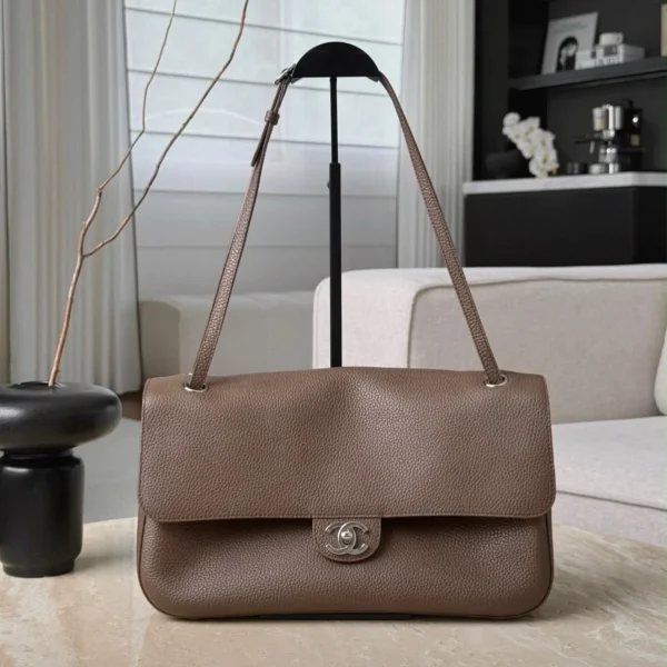 Modèle Chanel maxi rabat 2026 collection — réplique