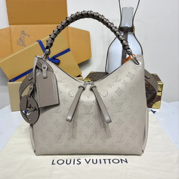 Modèle Louis Vuitton Beaubourg Mahina MM cuir — réplique