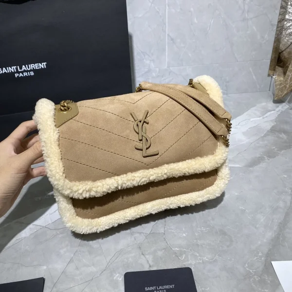 Sac porté épaule Saint Laurent format moyen Niki en coloris camel/coloris crème nubuck et effet peau lainée coloris marron coloris beige — réplique