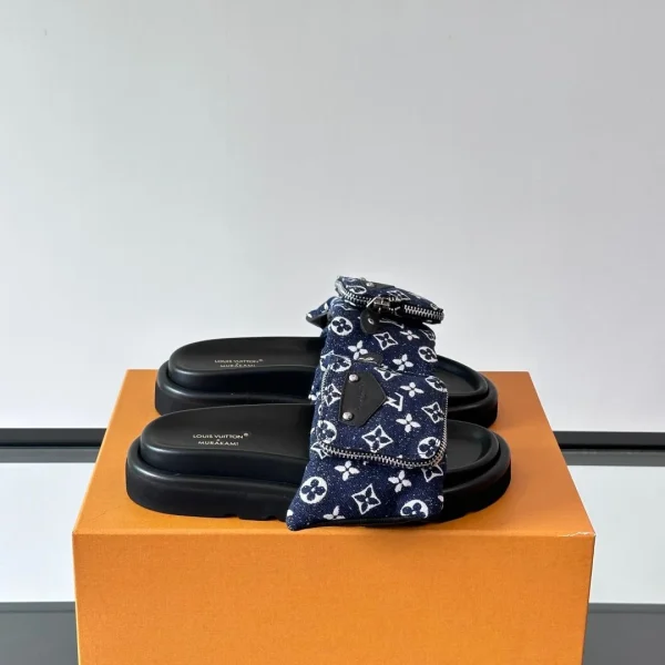 Claquettes Louis Vuitton coloris bleu marine tissu – pour homme — réplique
