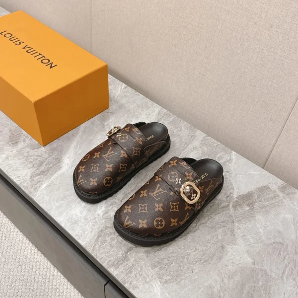 Mules Louis Vuitton coloris marron cuir Monogram – pour femme — réplique