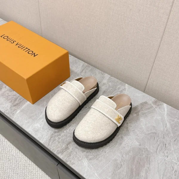Mules Louis Vuitton coloris beige laine – pour femme — réplique