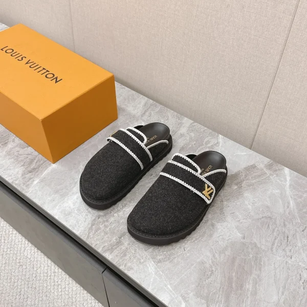 Mules Louis Vuitton coloris noir feutre bordures en cuir – pour femme — réplique