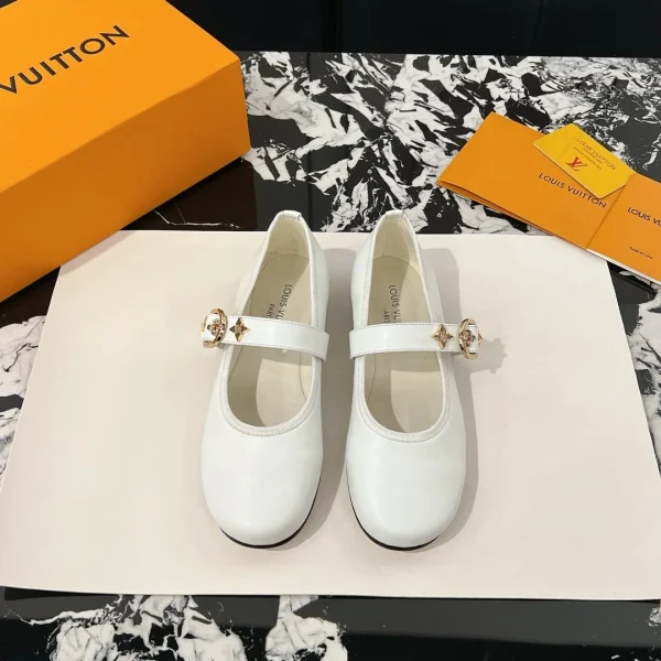 Mocassins Louis Vuitton coloris blanc cuir Mary Jane – pour femme — réplique