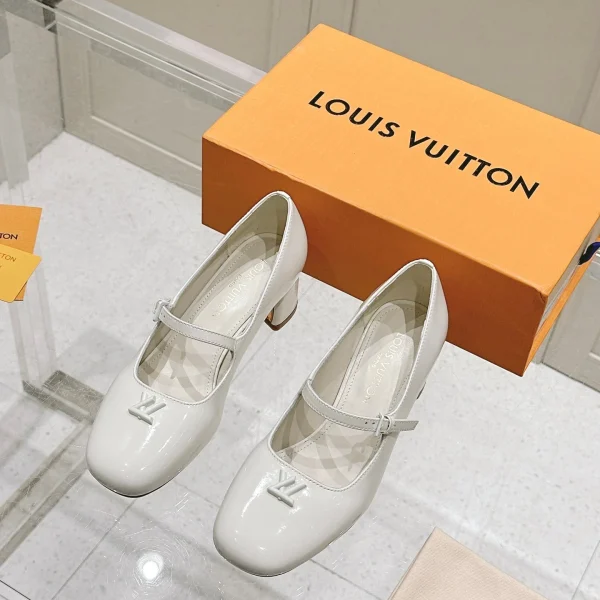Chaussures à talon Louis Vuitton coloris blanc cuir verni – pour femme — réplique