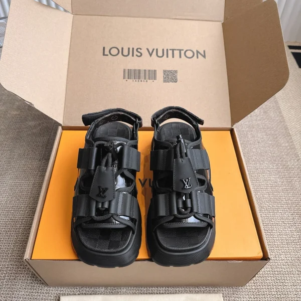 Sandales Louis Vuitton coloris noir cuir sportif – pour femme — réplique