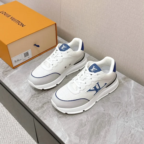 Baskets Louis Vuitton coloris blanc cuir avec coloris bleu détails – pour femme — réplique