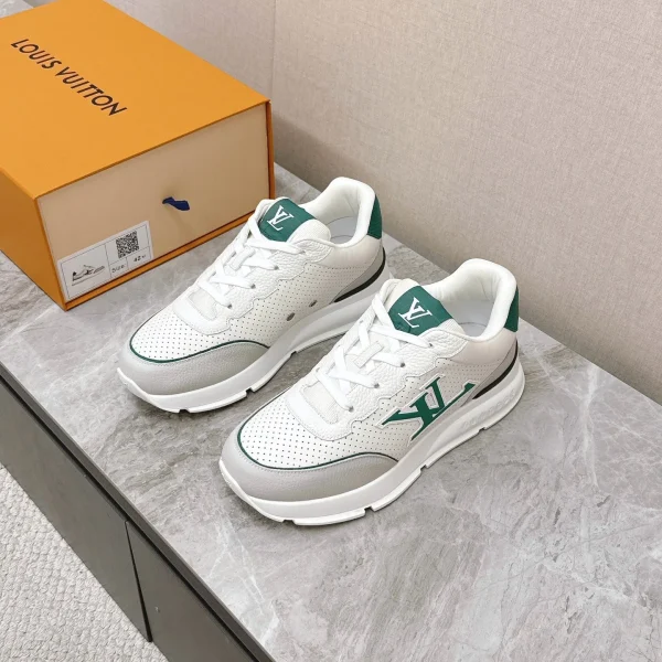Baskets Louis Vuitton coloris blanc cuir coloris vert détail – pour femme — réplique