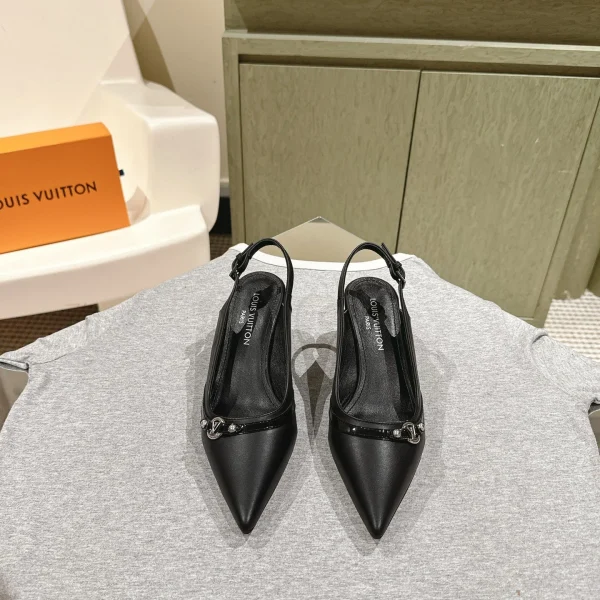 Chaussures à talon Louis Vuitton coloris noir cuir à bride arrière – pour femme — réplique