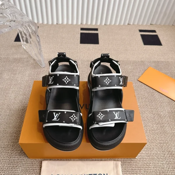 Sandales Louis Vuitton coloris noir synthétique Monogram bandoulière – pour femme — réplique