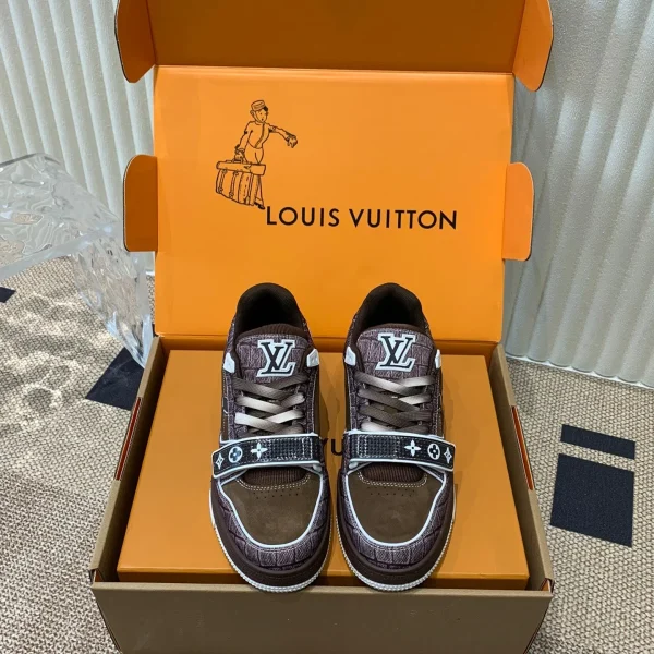 Baskets Louis Vuitton coloris marron daim – pour femme — réplique