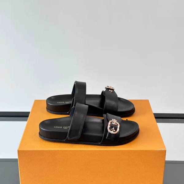 Claquettes Louis Vuitton coloris noir cuir – pour homme — réplique