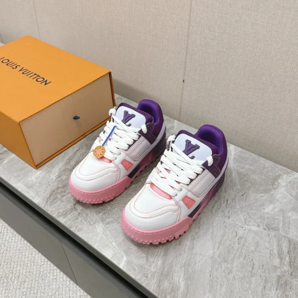 Baskets Louis Vuitton coloris blanc coloris rose coloris violet cuir – pour femme — réplique