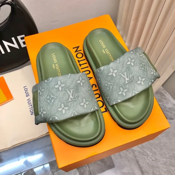 Sandales Louis Vuitton coloris vert tissu bandoulière caoutchouc semelle – pour femme — réplique
