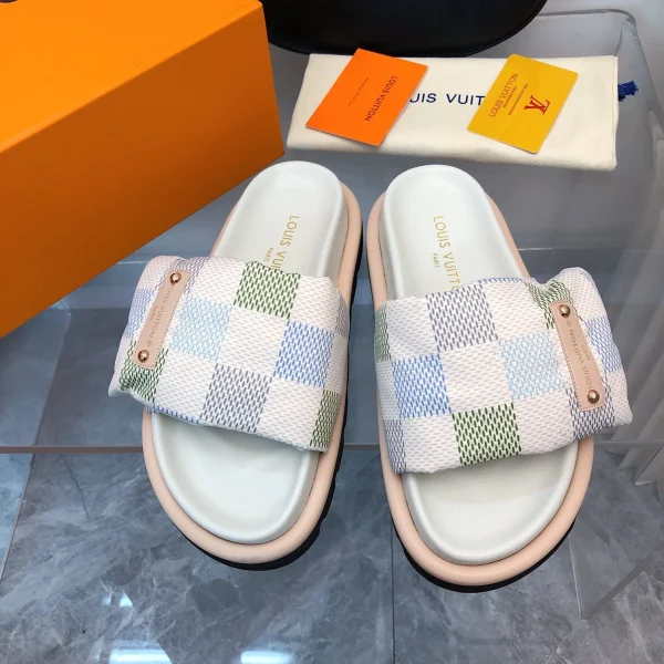 Chaussons Louis Vuitton Multi coloris à motif tissu – pour femme — réplique