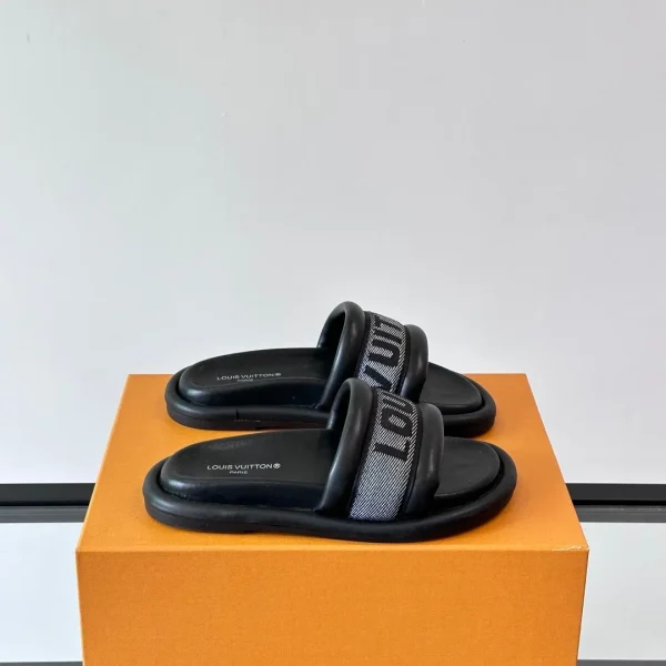 Sandales Louis Vuitton coloris noir tissu bandoulière claquette – pour homme — réplique