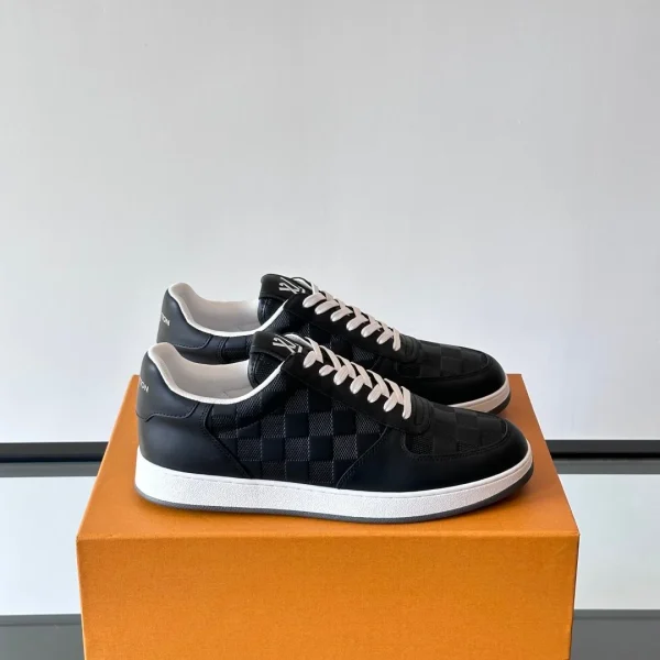 Baskets Louis Vuitton coloris noir cuir damier – pour homme — réplique