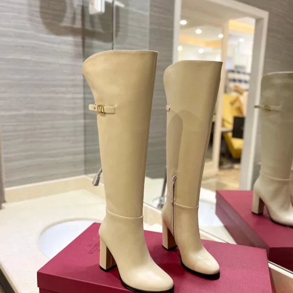 Bottes Valentino coloris beige cuir genou-haut – pour femme — réplique
