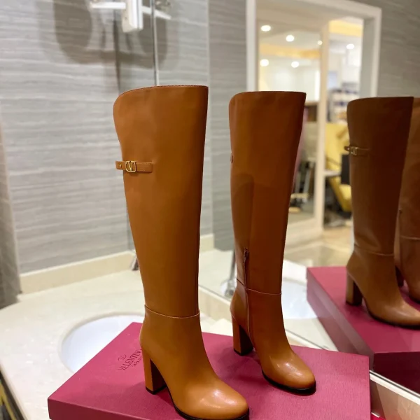 Bottes Valentino coloris marron cuir hautes au genou – pour femme — réplique