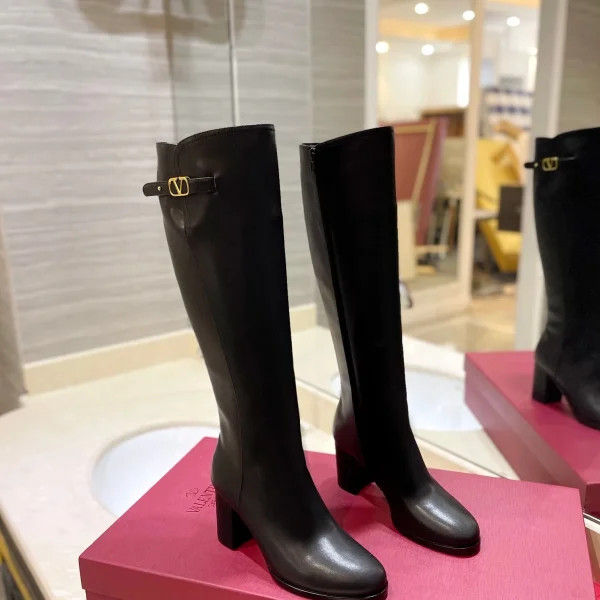 Bottes Valentino coloris noir cuir hautes au genou – pour femme — réplique