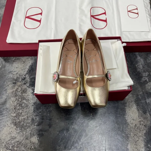 Ballerines Valentino doré cuir orné – pour femme — réplique