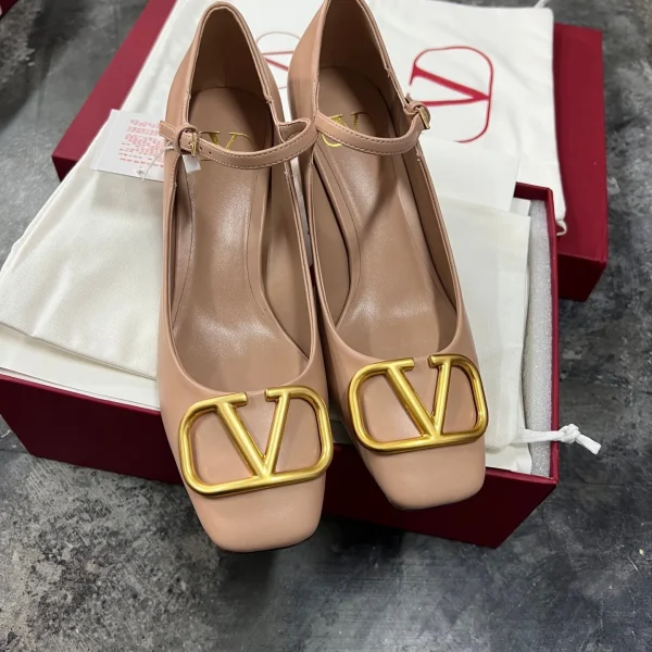 Ballerines Valentino coloris beige cuir Mary Jane – pour femme — réplique