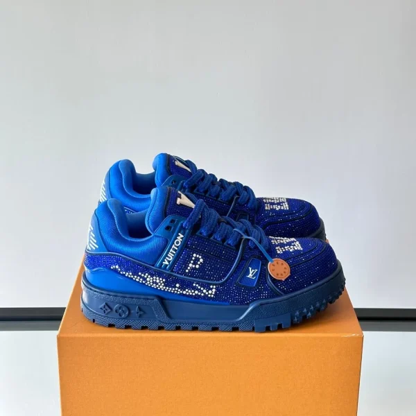 Baskets Louis Vuitton coloris bleu tissu orné – pour homme — réplique
