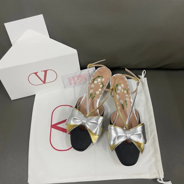 Chaussures à talon Valentino coloris noir satin argenté doré cuir – pour femme — réplique