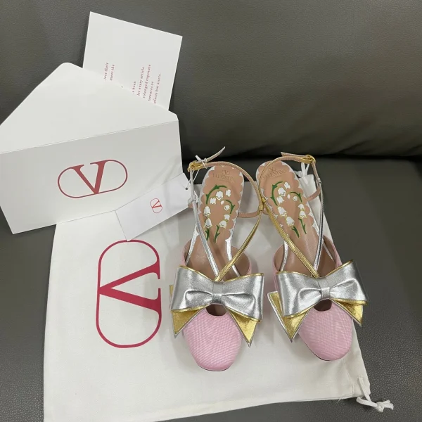 Ballerines Valentino coloris rose et doré cuir – pour femme — réplique