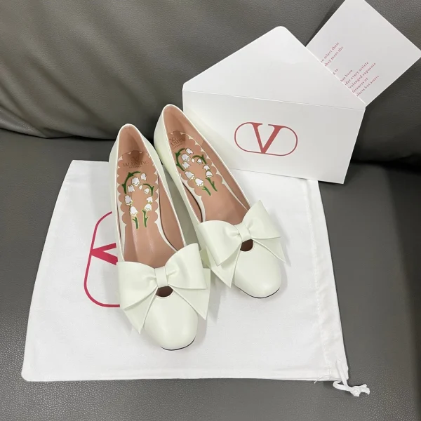 Ballerines Valentino coloris blanc cuir nœud – pour femme — réplique
