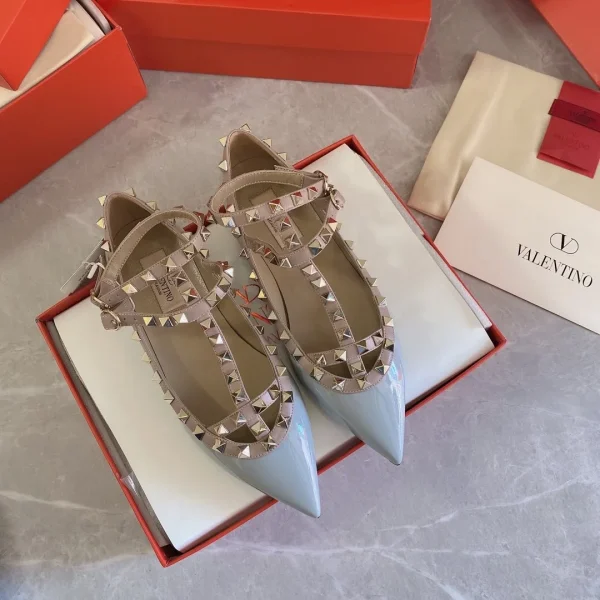Ballerines Valentino coloris bleu cuir verni à clous – pour femme — réplique