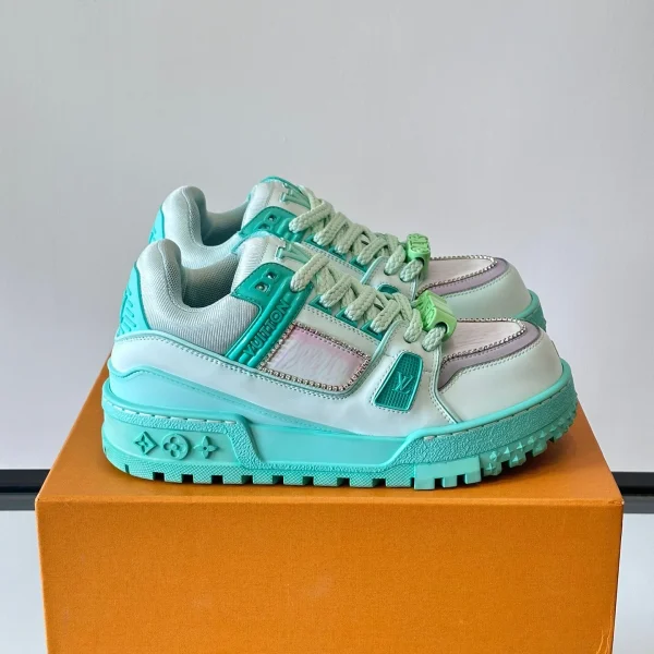 Baskets Louis Vuitton coloris menthe coloris vert cuir – pour homme — réplique