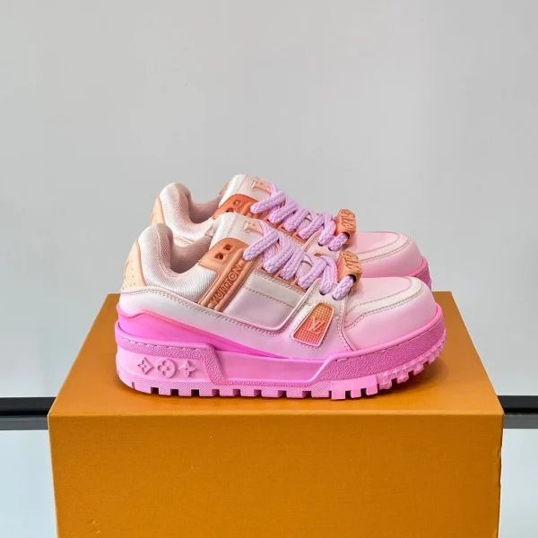 Baskets Louis Vuitton coloris rose synthétique cuir – pour homme — réplique