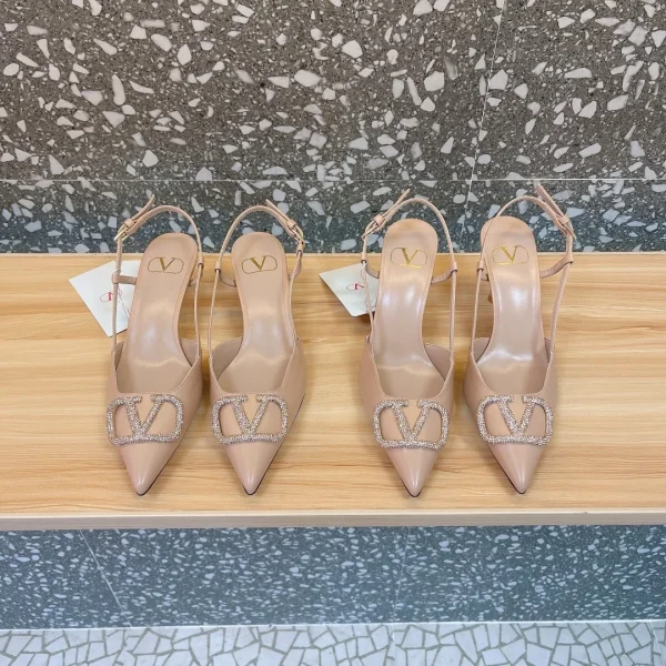 Escarpins Valentino coloris beige cuir à bride arrière – pour femme — réplique