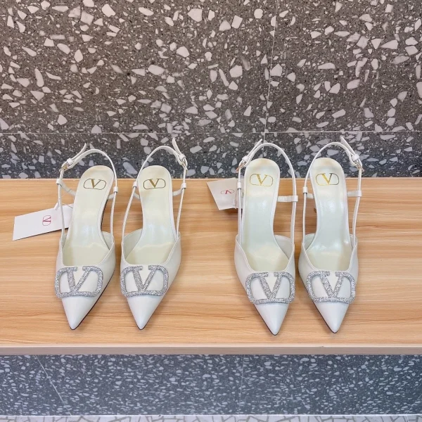 Escarpins Valentino coloris blanc cuir pointu à bride arrière – pour femme — réplique