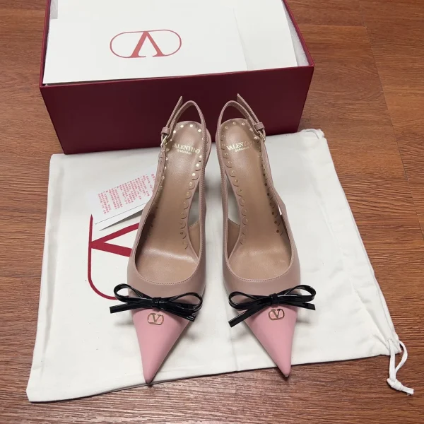 Escarpins Valentino coloris rose cuir bout pointu – pour femme — réplique