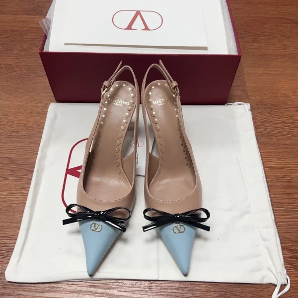 Chaussures à talon Valentino coloris nude cuir coloris bleu pointu – pour femme — réplique