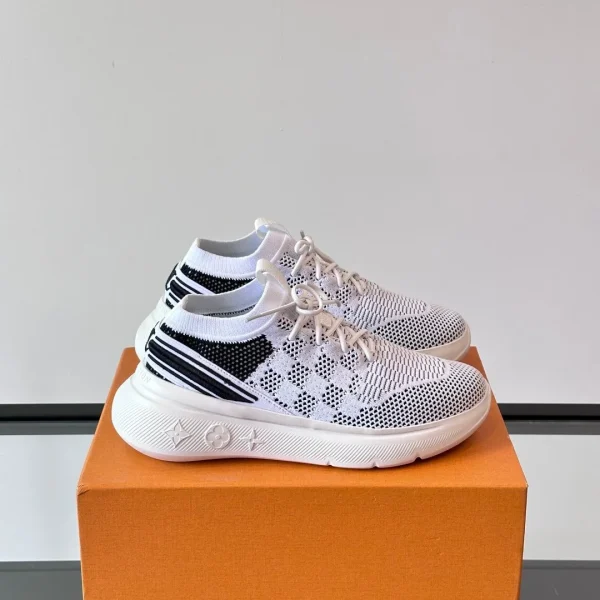 Baskets Louis Vuitton coloris blanc maille résille – pour homme — réplique