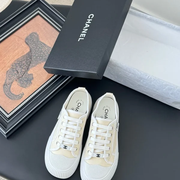 Baskets Chanel coloris blanc toile dentelle-Up – pour femme — réplique