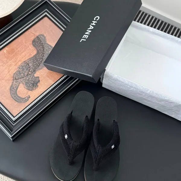 Sandales Chanel coloris noir tissu bandoulière tong tong – pour femme — réplique