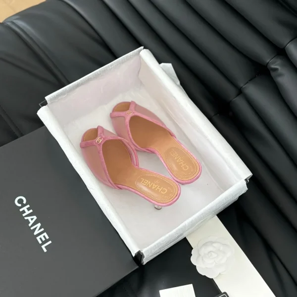 Mules Chanel coloris rose cuir petit talon talon – pour femme — réplique
