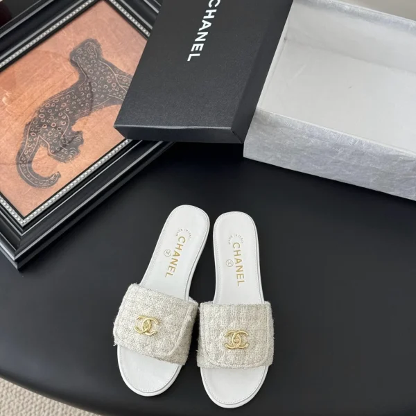 Claquettes Chanel coloris beige Tweed – pour femme — réplique
