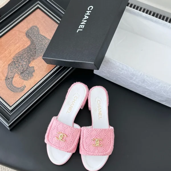 Claquettes Chanel coloris rose Tweed – pour femme — réplique