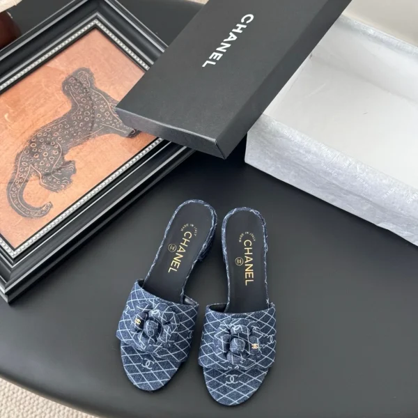 Mules Chanel coloris bleu tissu bout ouvert – pour femme — réplique