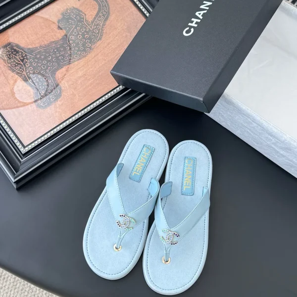 Sandales Chanel coloris bleu clair cuir orné – pour femme — réplique