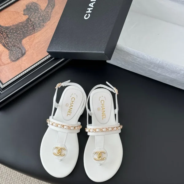 Sandales Chanel coloris blanc cuir – pour femme — réplique