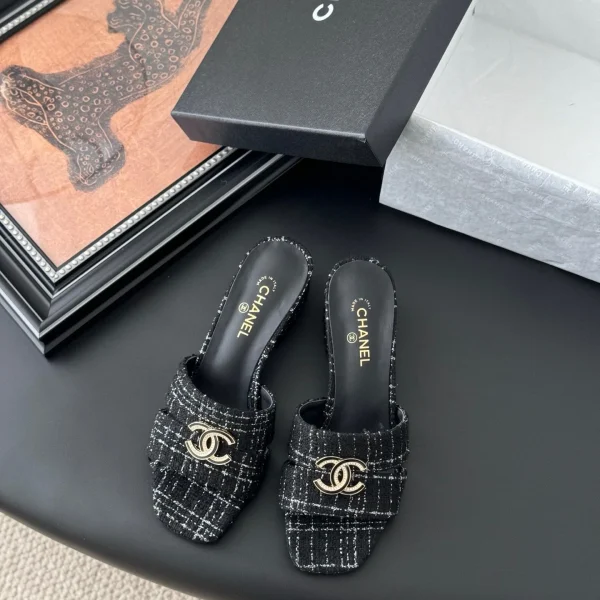 Mules Chanel coloris noir Tweed – pour femme — réplique