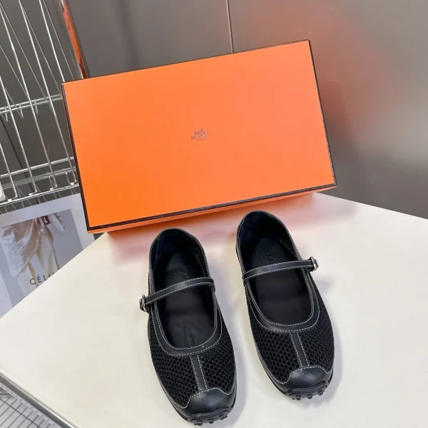 Modèle Hermès coloris noir résille cuir Mary Janes – pour femme — réplique